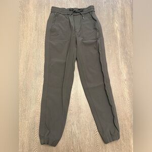 CRZ YOGA OLIVE GREEN NYLON FEELING UTILITY JOGGERS - Size CS SKU:33